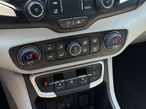 Used 2024 GMC Terrain SLT image 22