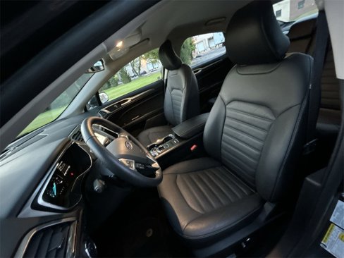 Used 2018 Ford Fusion SE w/ Fusion SE Technology Package image 15