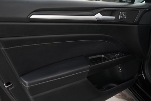 Used 2017 Ford Fusion Titanium image 22
