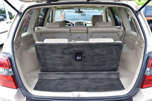 Used 2005 Toyota Highlander 4WD V6 w/ 3rd Row image 34