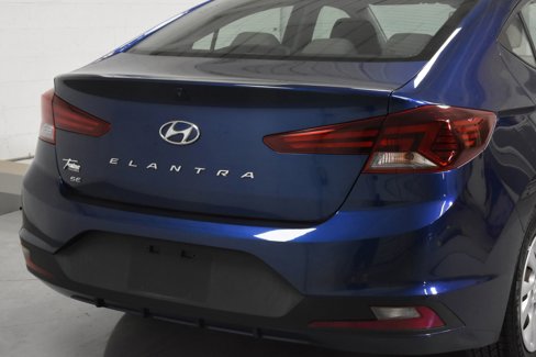 Used 2019 Hyundai Elantra SE image 3
