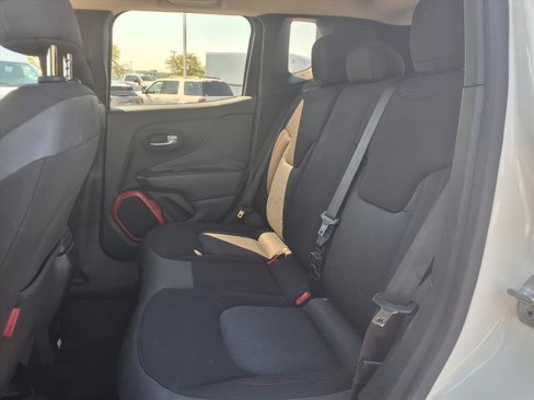 Used 2016 Jeep Renegade Trailhawk image 10