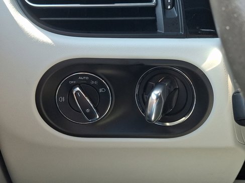 Certified 2024 Porsche Macan Turbo image 27