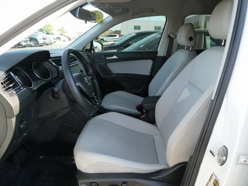 Used 2020 Volkswagen Tiguan SE image 27