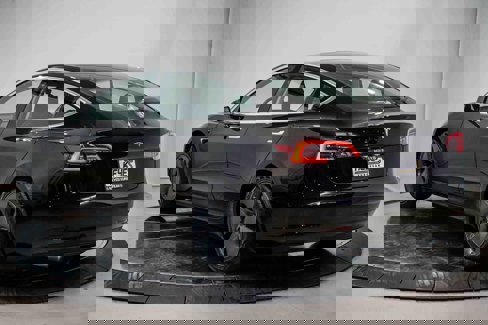 Used 2020 Tesla Model 3 Standard Range Plus image 2