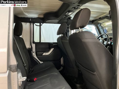 Used 2018 Jeep Wrangler Unlimited Sahara image 12