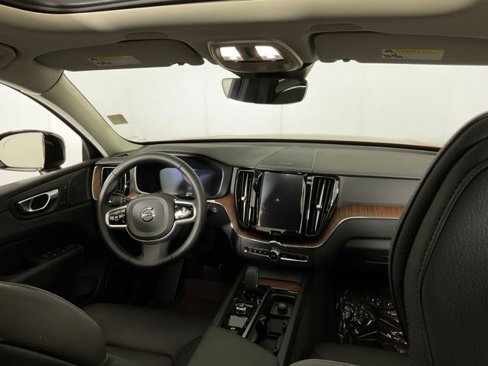 Certified 2024 Volvo XC60 B5 Plus w/ Protection Package Premier image 32
