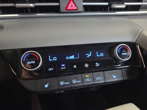 Certified 2021 Hyundai Elantra SEL w/ Convenience Package image 18