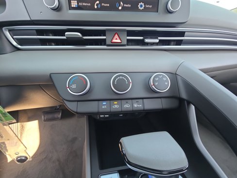 New 2025 Hyundai Elantra SE image 21