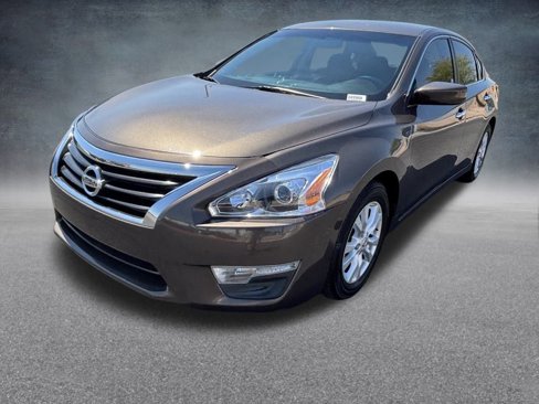 Used 2014 Nissan Altima 2.5 S w/ Sport Value Package image 3