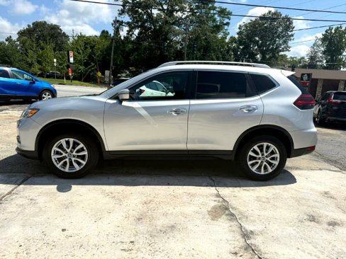 Used 2020 Nissan Rogue SV image 2