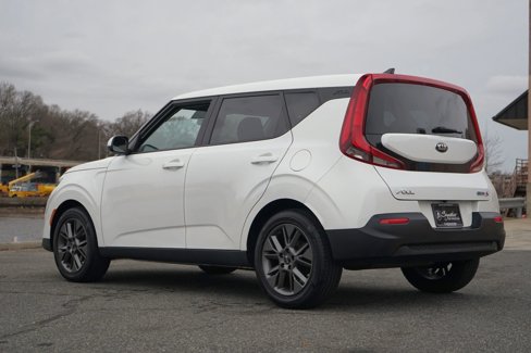 Used 2021 Kia Soul S image 3