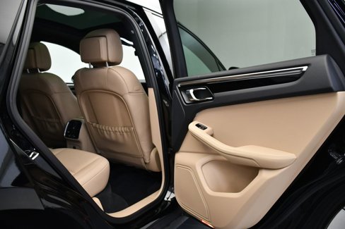 Used 2023 Porsche Macan Turbo image 53