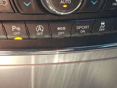 Used 2018 Jeep Grand Cherokee Altitude image 24