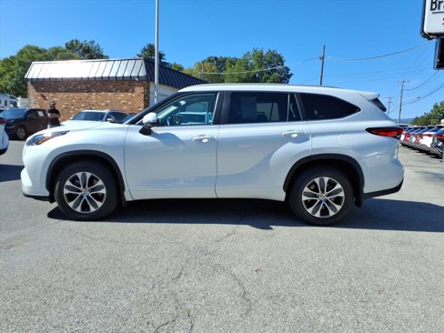 Used 2023 Toyota Highlander XLE image 5