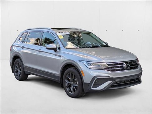 Used 2024 Volkswagen Tiguan SE image 8