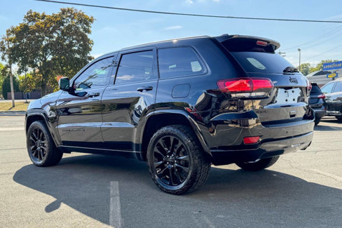 Used 2018 Jeep Grand Cherokee Altitude image 6