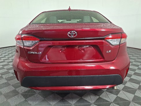 Used 2022 Toyota Corolla LE image 9