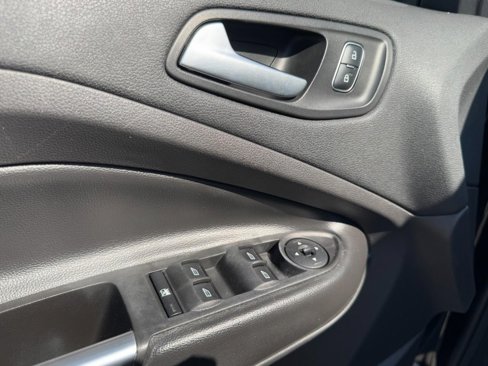 Used 2017 Ford Escape SE w/ SE Cold Weather Package image 15