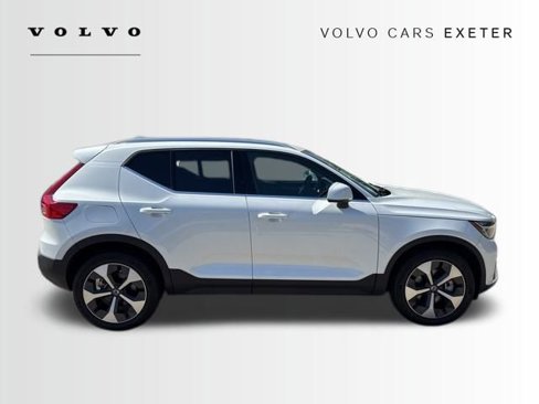 New 2025 Volvo XC40 B5 Core w/ Protection Package Premier image 4