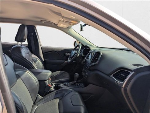 Used 2019 Jeep Cherokee Latitude Plus image 19