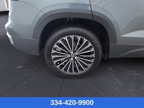 Used 2025 Volkswagen Taos SE w/ Panoramic Sunroof Package image 31