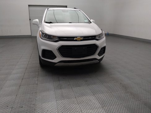 Used 2020 Chevrolet Trax LT w/ LT Convenience Package image 14