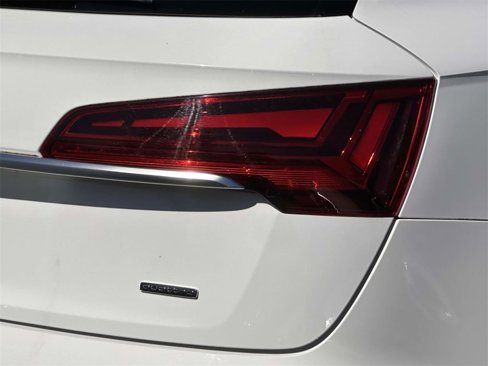 Used 2022 Audi Q5 2.0T Premium w/ Convenience Package image 9