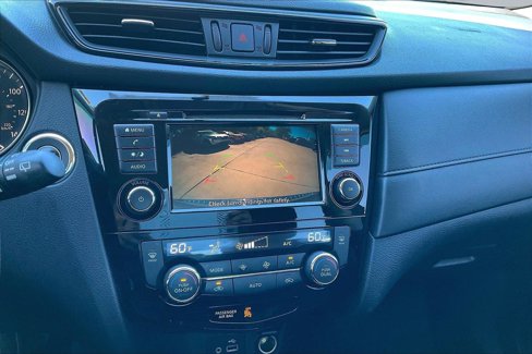 Used 2018 Nissan Rogue SV image 21