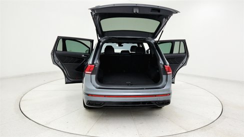 Used 2023 Volkswagen Tiguan SE R-Line image 10