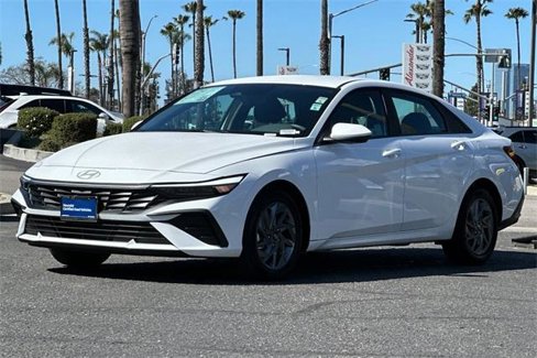 Used 2024 Hyundai Elantra SEL image 8