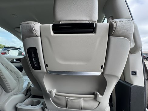 Used 2017 Chrysler Pacifica Touring-L Plus image 18
