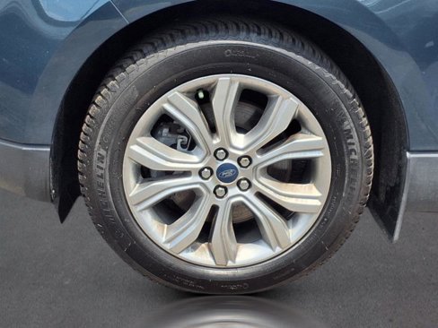 Used 2019 Ford Edge Titanium w/ Cold Weather Package image 8