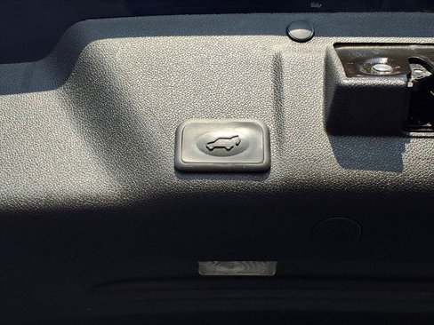Used 2015 GMC Acadia SLT image 23