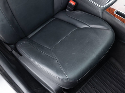 Used 2014 Chrysler 300 w/ Wheels & Beats Group image 25