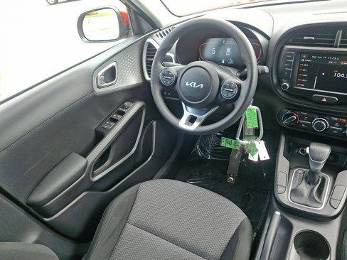 Used 2023 Kia Soul LX w/ LX Technology Package image 14