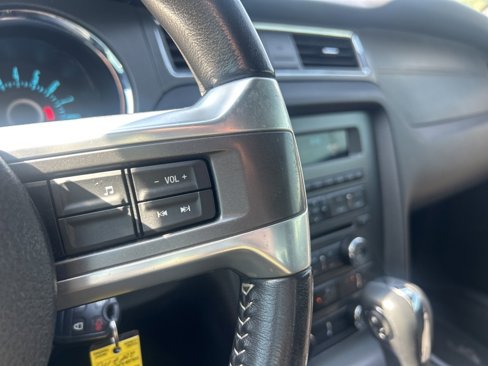 Used 2013 Ford Mustang Convertible image 21