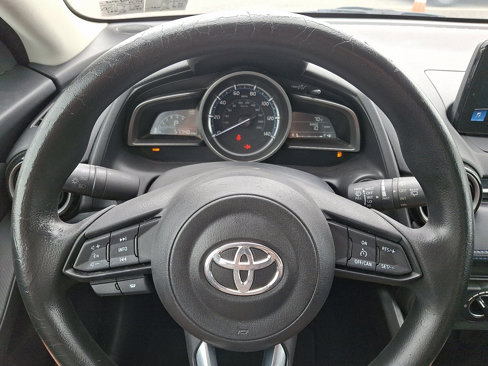 Used 2020 Toyota Yaris LE image 18