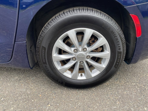 Used 2017 Chrysler Pacifica Touring w/ Tire & Wheel Group image 2