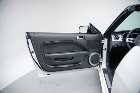 Used 2005 Ford Mustang GT Premium image 22