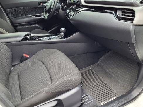 Used 2019 Toyota C-HR XLE image 16