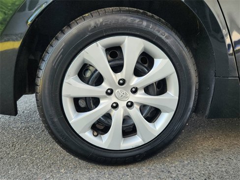 Used 2021 Toyota Corolla LE image 26