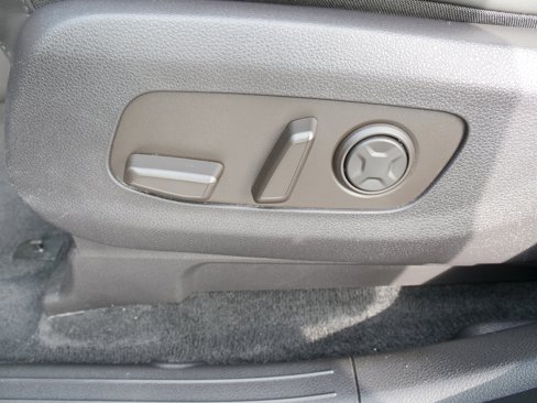 Used 2025 Kia Carnival image 16