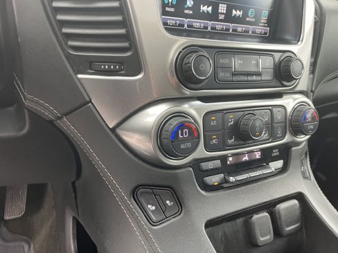 Used 2018 Chevrolet Suburban LT image 19
