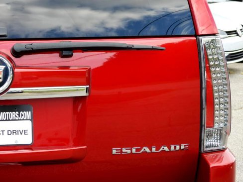 Used 2013 Cadillac Escalade Premium image 24