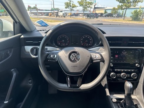 Used 2022 Volkswagen Passat 2.0T SE image 41