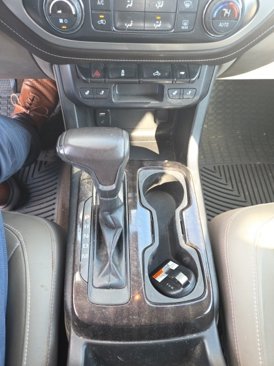 Used 2015 GMC Canyon SLT image 17