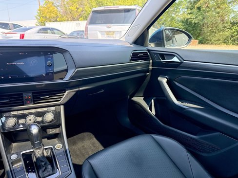 Used 2019 Volkswagen Jetta SEL image 25