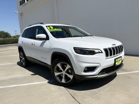Used 2019 Jeep Cherokee Limited w/ Luxury Group image 2