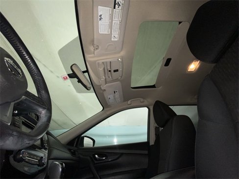 Used 2018 Nissan Rogue SV image 21